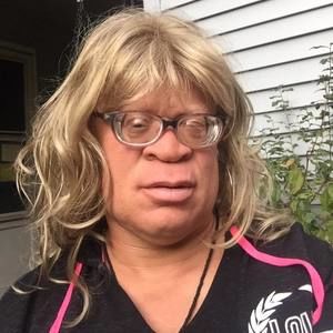 Meet your Posher, Carrie